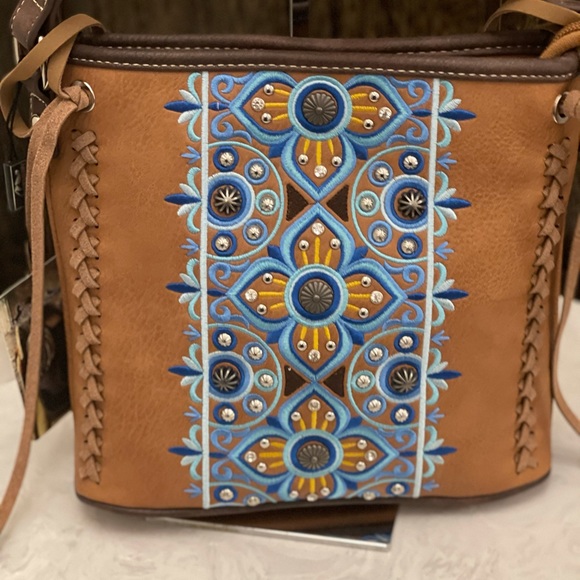 Montana West Embroidered Collection Crossbody - Picture 2 of 6